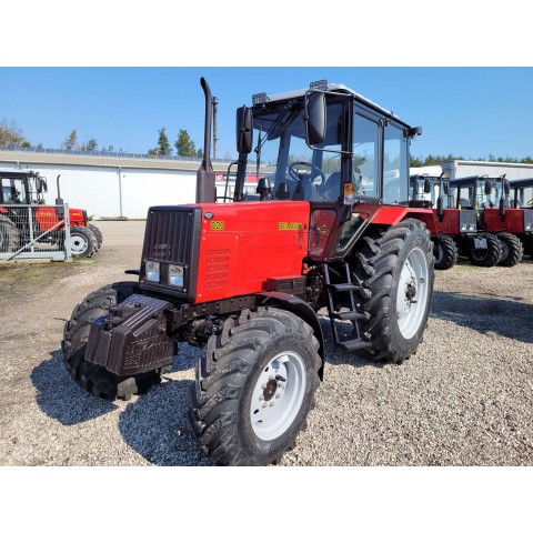 Ciągnik rolniczy Belarus 820